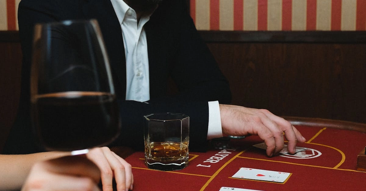 Комплексный анализ стратегий blackjack в казино с картами и фишками